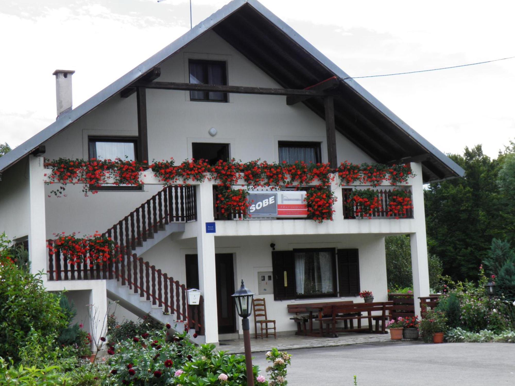Отель House Janja Plitvice Селиште-Дрежничко Экстерьер фото