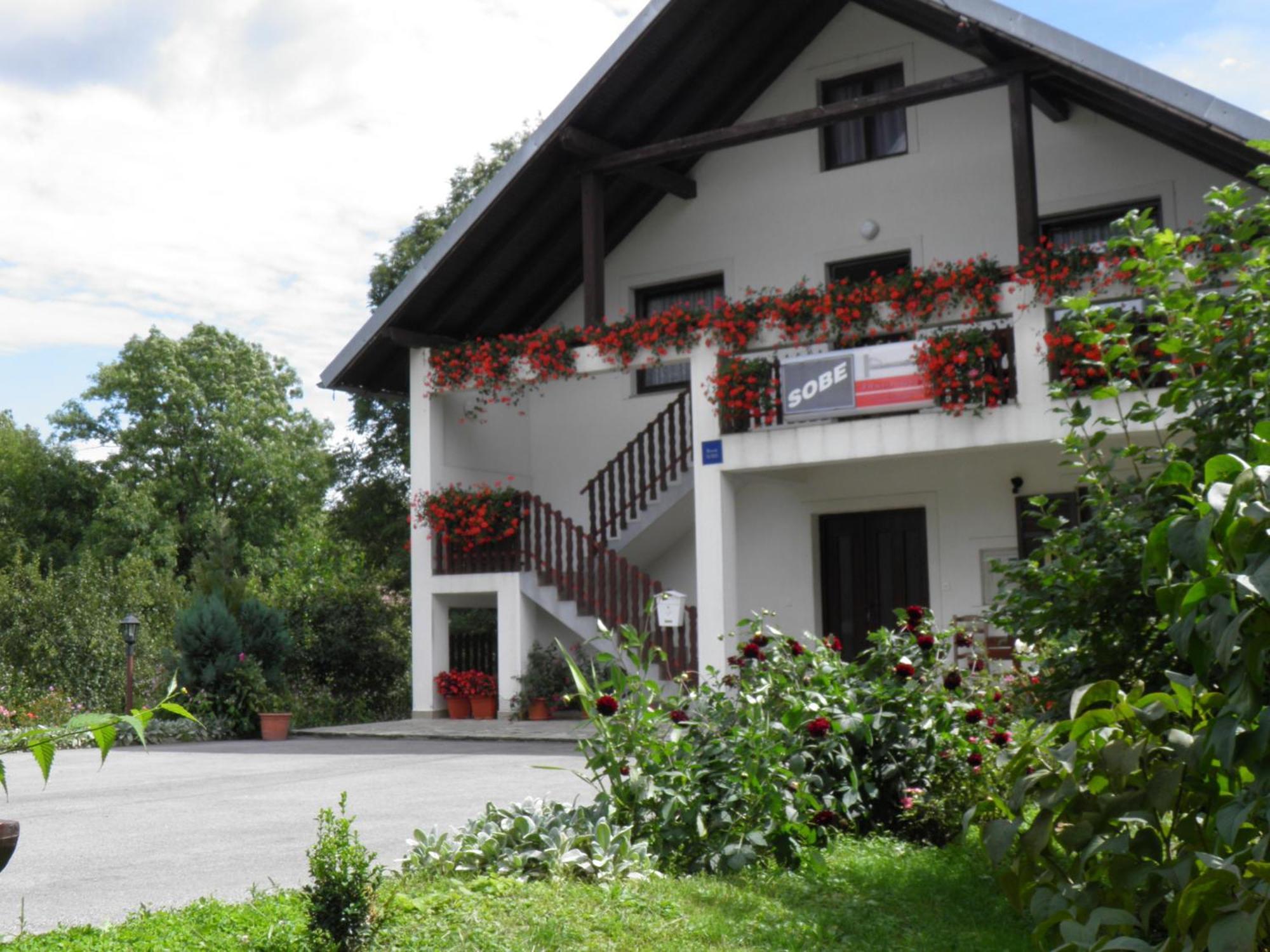 Отель House Janja Plitvice Селиште-Дрежничко Экстерьер фото